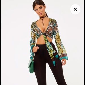 PRETTYLITTLETHING TOP